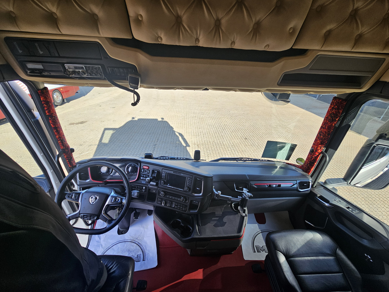 شاحنة جرار Scania S580: صور 9