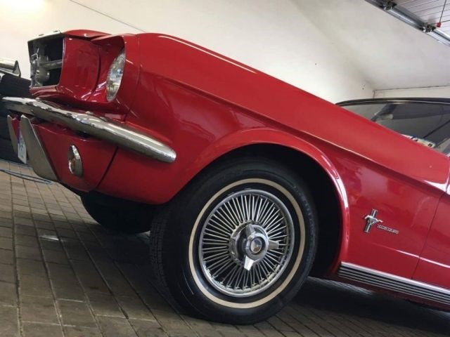 سيارة FORD Mustang Cabriolet: صور 6