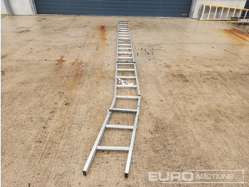  21 Tread Aluminium Ladder (Damaged) - معدات الورش