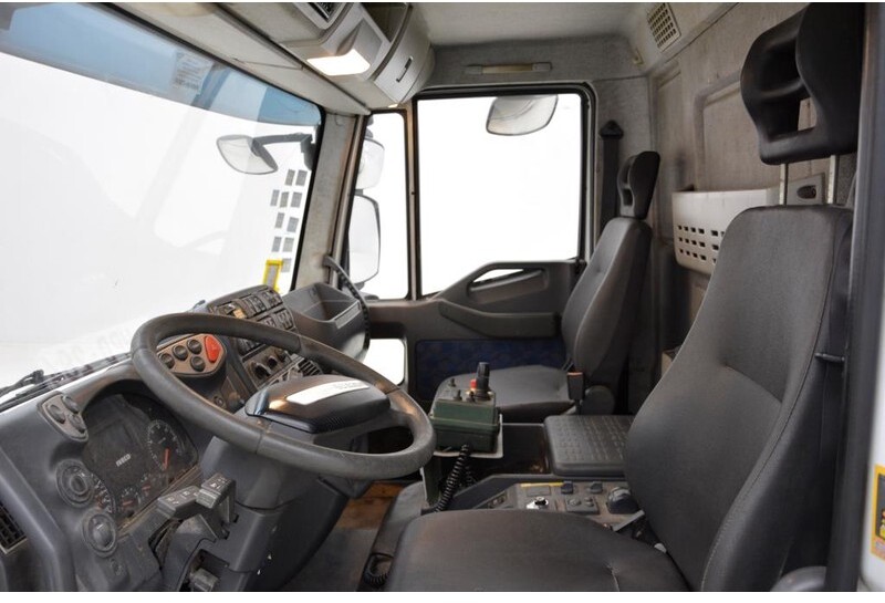 مصاعد الازدهار محمولة على شاحنة Iveco Eurocargo 120E18: صور 8