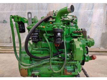 المحرك - معدات الغابات John Deere 810 E: صور 4