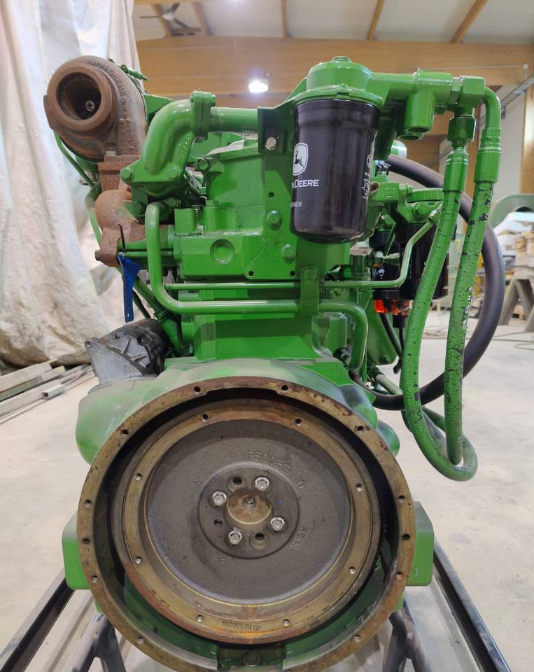 المحرك - معدات الغابات John Deere 810 E: صور 3