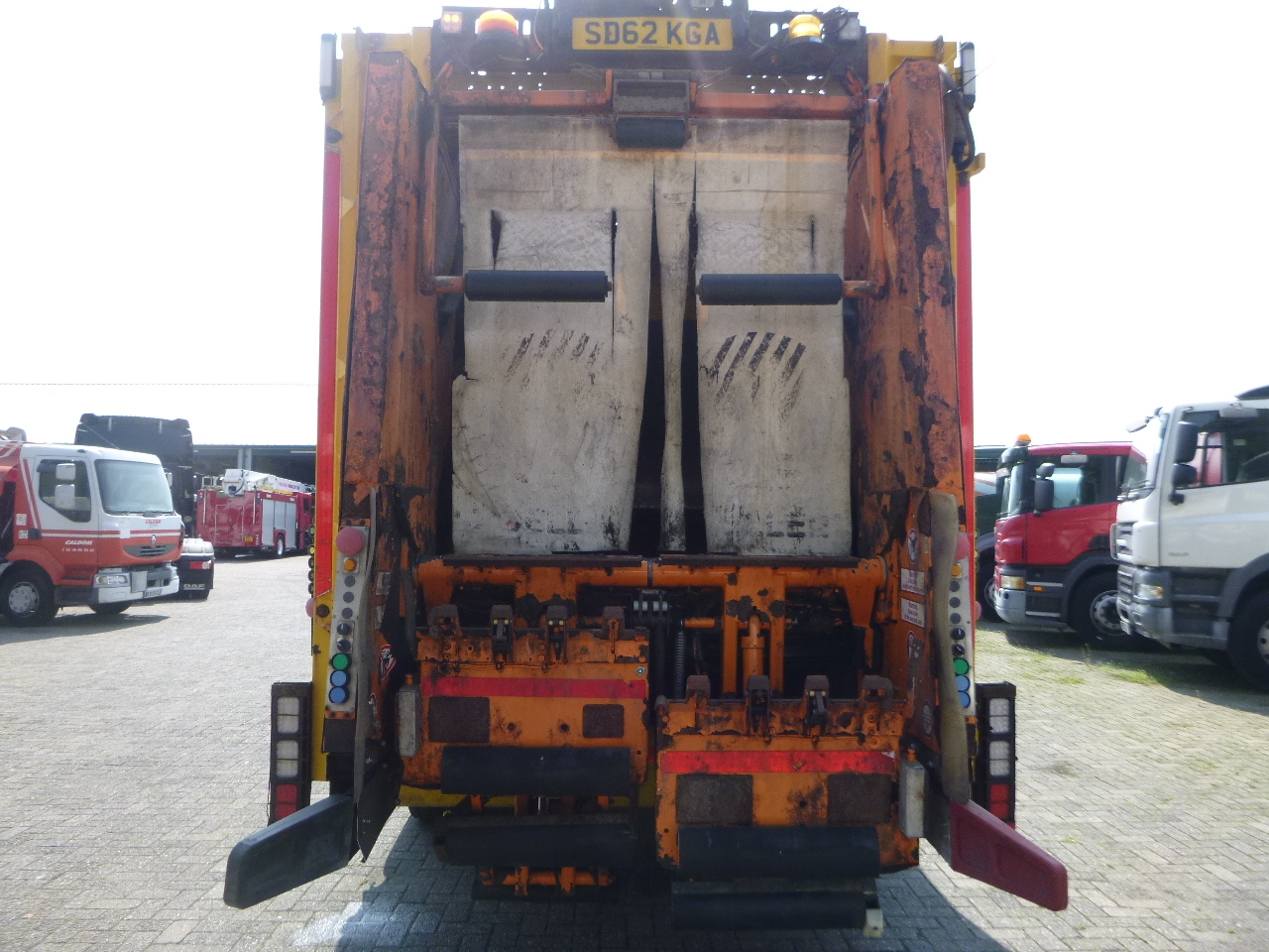 شاحنة القمامة Mercedes Econic 2633 6x4 RHD Euro 5 EEV Faun Variopress refuse truck: صور 5