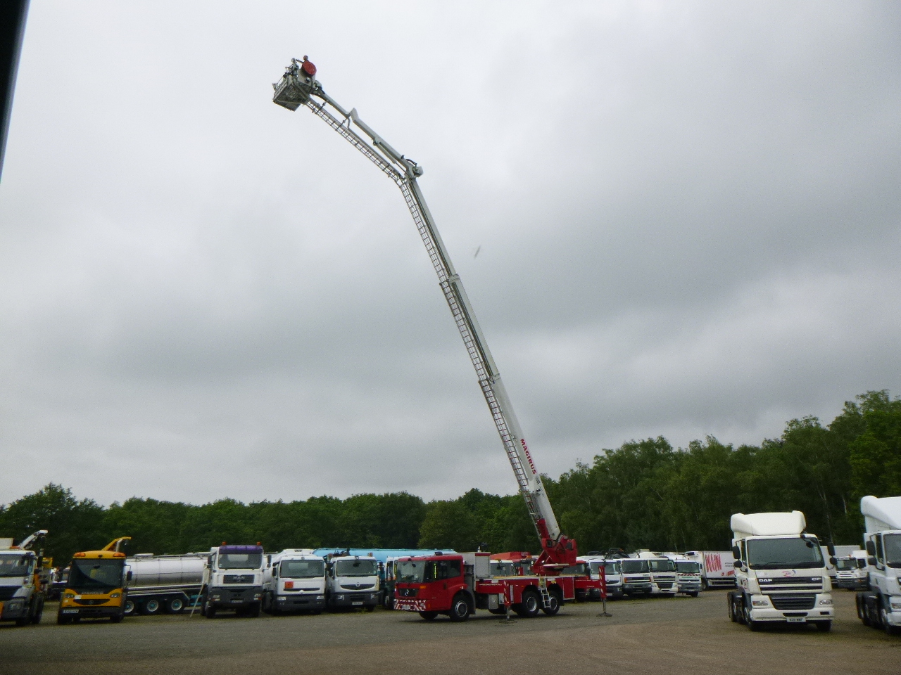 المطافئ Mercedes Econic 6x2 RHD Magirus ALP325 fire truck: صور 9