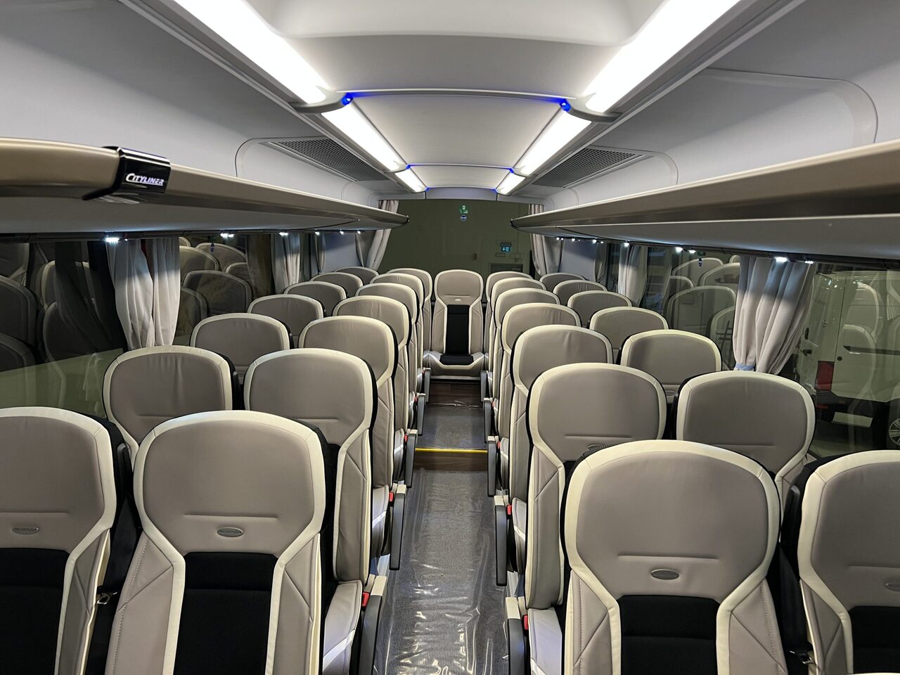 Neoplan Cityliner P15 Euro 6E V.I.P / Exclusive Class (Gräddfärgad skinnklädsel) إيجار Neoplan Cityliner P15 Euro 6E V.I.P / Exclusive Class (Gräddfärgad skinnklädsel): صور 26