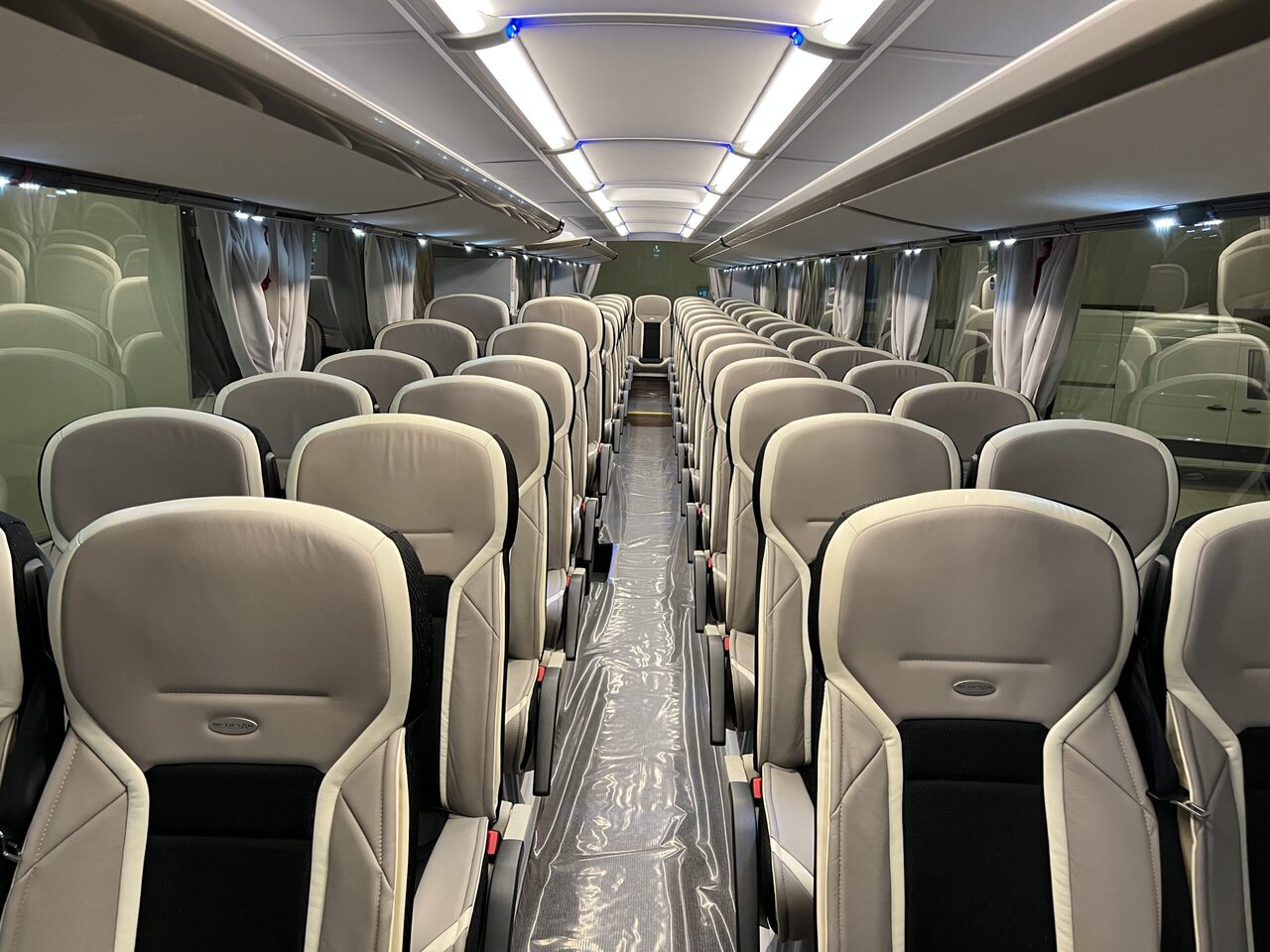 Neoplan Cityliner P15 Euro 6E V.I.P / Exclusive Class (Gräddfärgad skinnklädsel) إيجار Neoplan Cityliner P15 Euro 6E V.I.P / Exclusive Class (Gräddfärgad skinnklädsel): صور 21