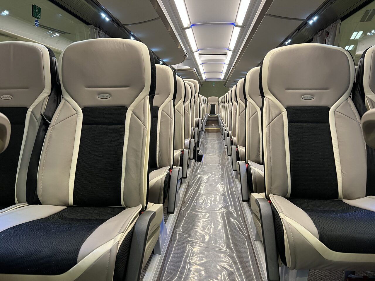 Neoplan Cityliner P15 Euro 6E V.I.P / Exclusive Class (Gräddfärgad skinnklädsel) إيجار Neoplan Cityliner P15 Euro 6E V.I.P / Exclusive Class (Gräddfärgad skinnklädsel): صور 19