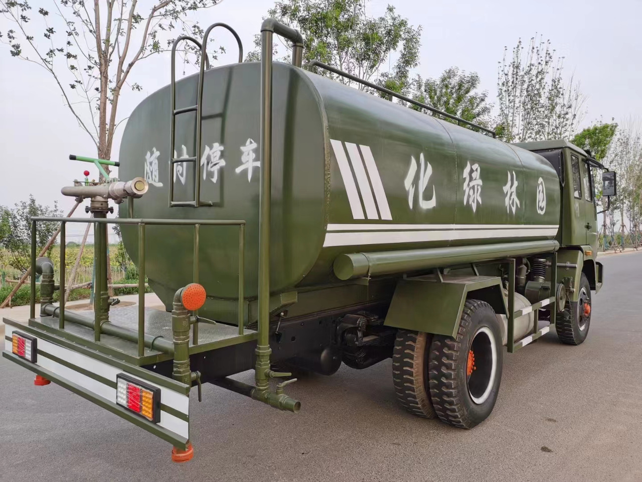 شاحنة صهريج SINOTRUK 4x2 drive water sprinkler truck 12 m³: صور 4