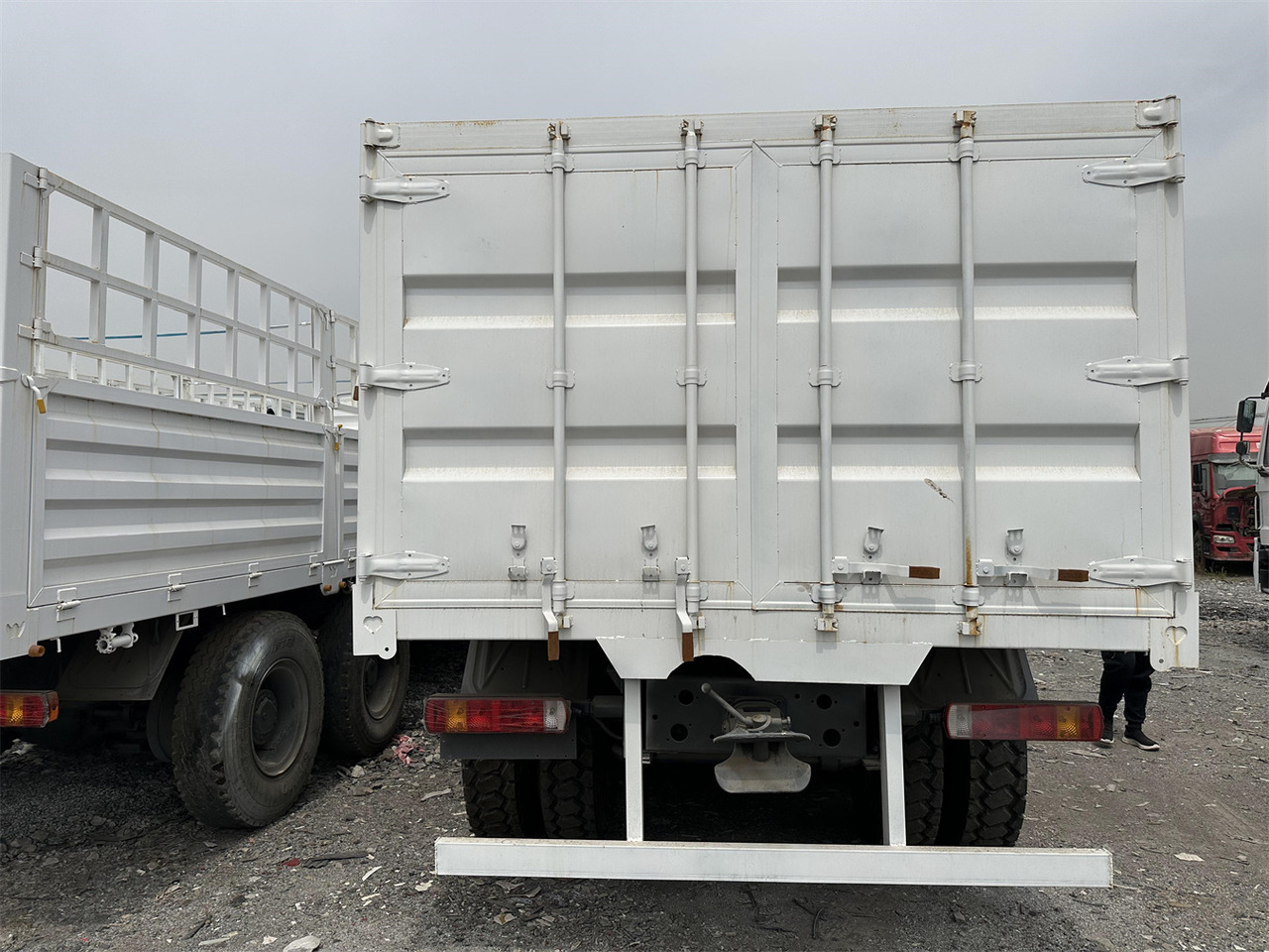 SINOTRUK HOWO 371 Cargo Truck إيجار SINOTRUK HOWO 371 Cargo Truck: صور 8