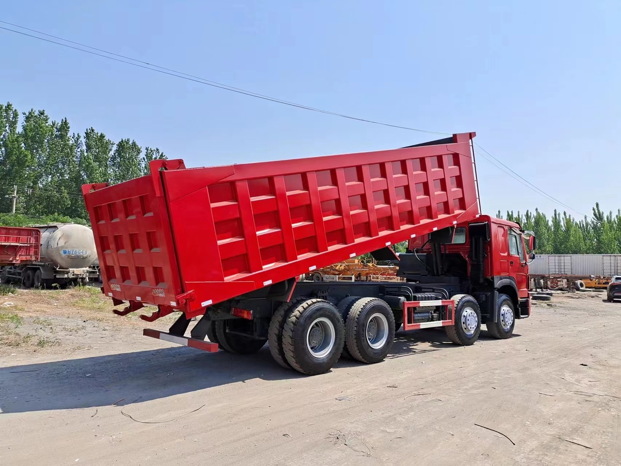 SINOTRUK HOWO 420 Dump Truck إيجار SINOTRUK HOWO 420 Dump Truck: صور 2