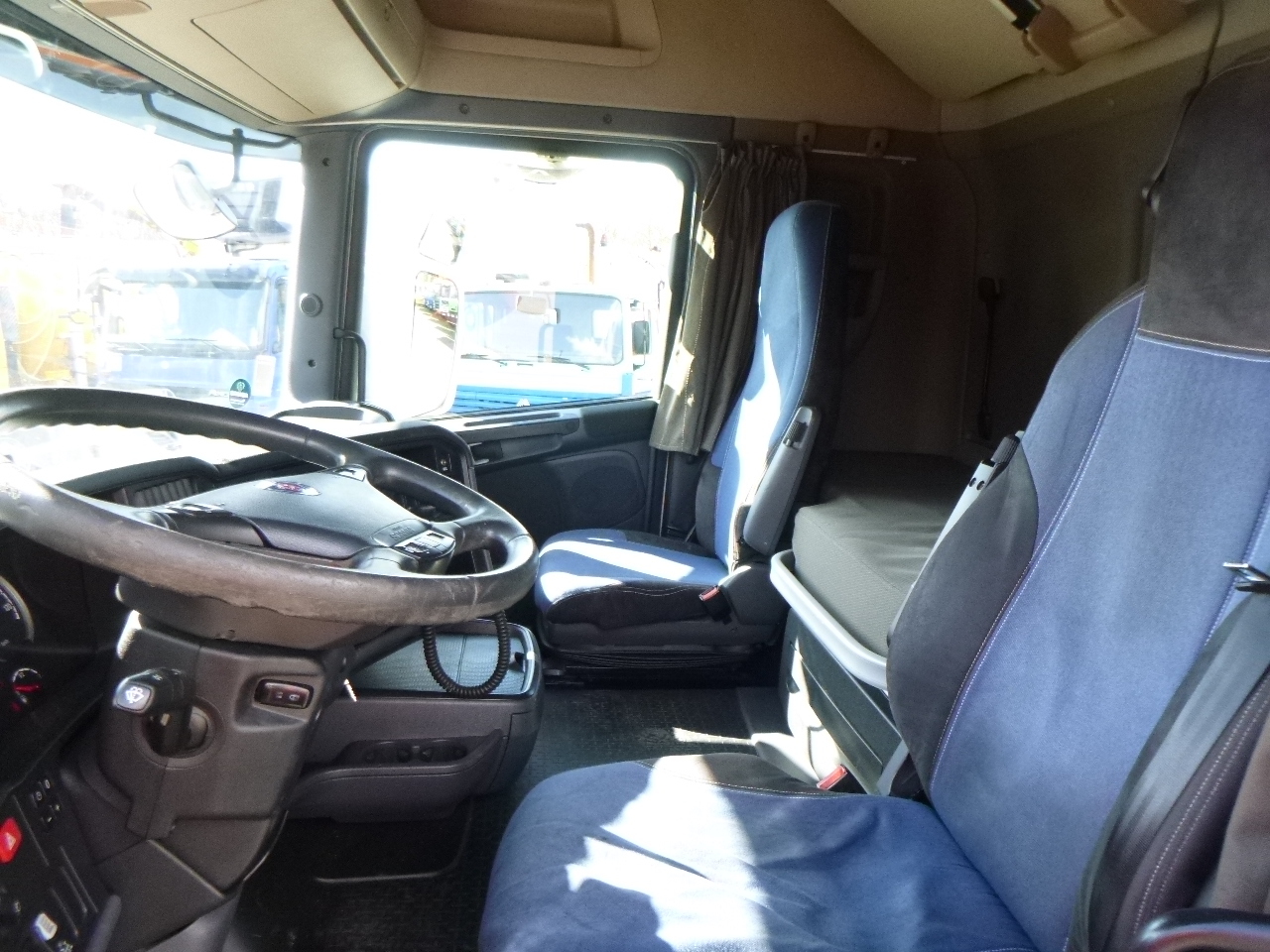 شاحنة جرار Scania R410 LA 4x2 + Compressor ADR 11-12-2023: صور 17
