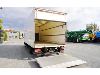 SAXAS container, 1000 kg loading lift  - بصندوق مغلق