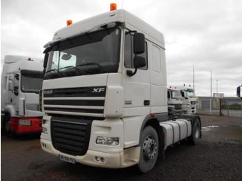 شاحنة جرار DAF XF105 460
