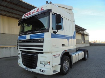 شاحنة جرار DAF XF105-460