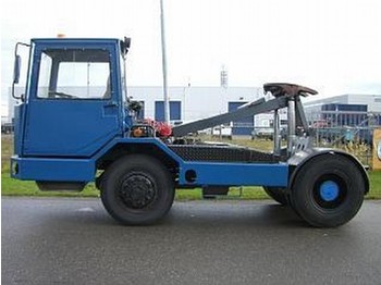 Sisu 4x4 terminal tractor zugmachine - شاحنة جرار