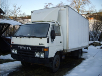 Toyota Dyna - بصندوق مغلق شاحنة
