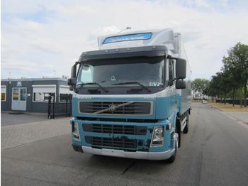 بصندوق مغلق شاحنة Volvo FM9 300 (MANUAL GEARBOX - AIRCO)
