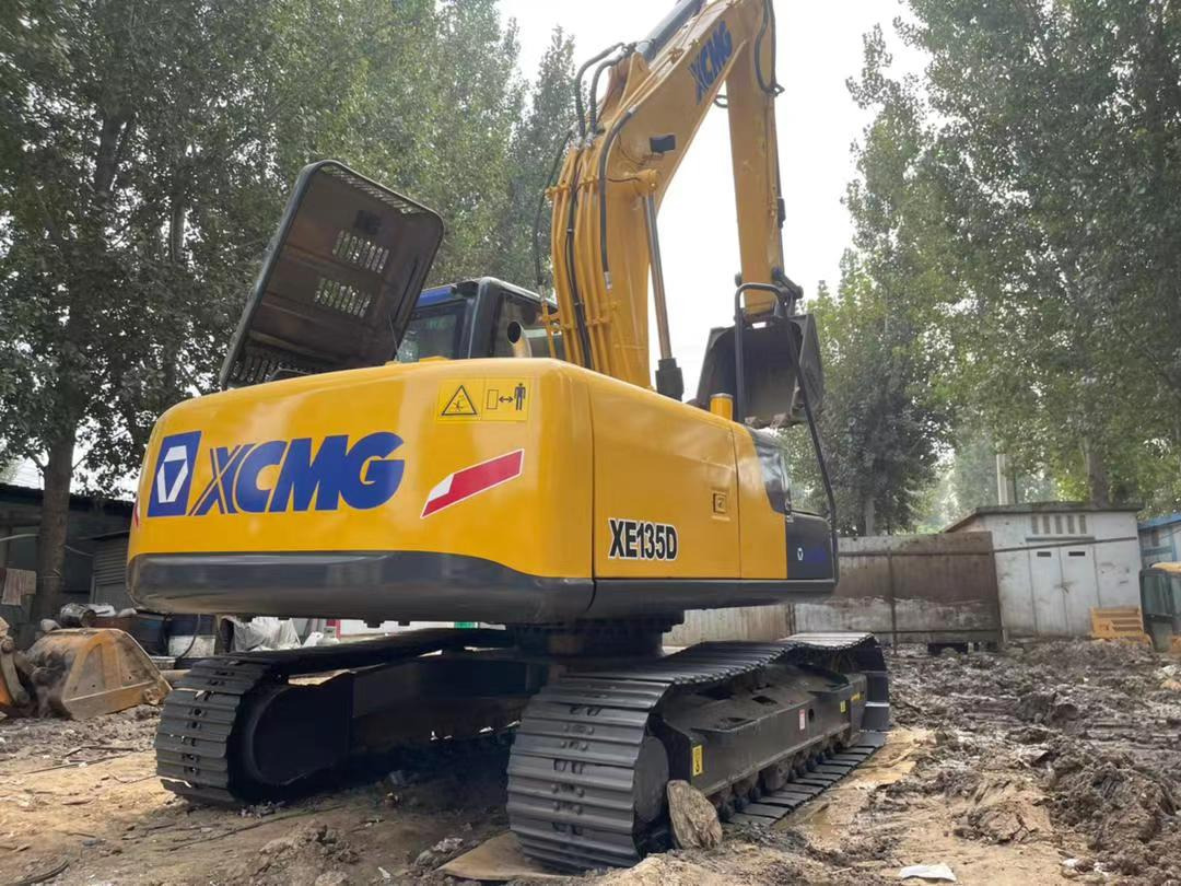حفارات زحافة Used crawler xcmg XE135D china excavator for sale: صور 9