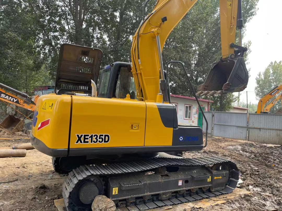 حفارات زحافة Used crawler xcmg XE135D china excavator for sale: صور 10