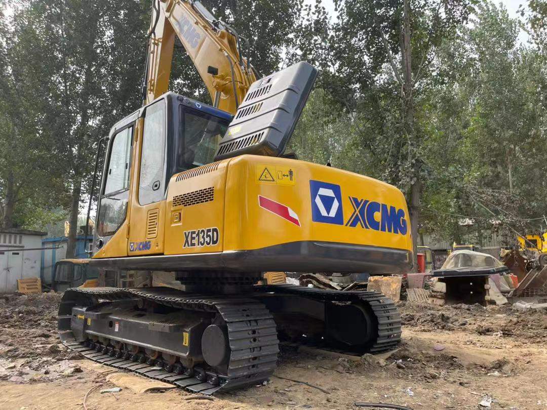حفارات زحافة Used crawler xcmg XE135D china excavator for sale: صور 7
