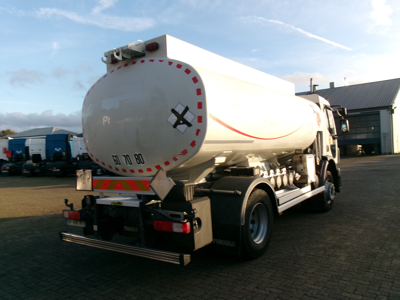 شاحنة صهريج لنقل الوقود Volvo FE 280 4x2 fuel tank 13.3 m3 / 4 comp: صور 4