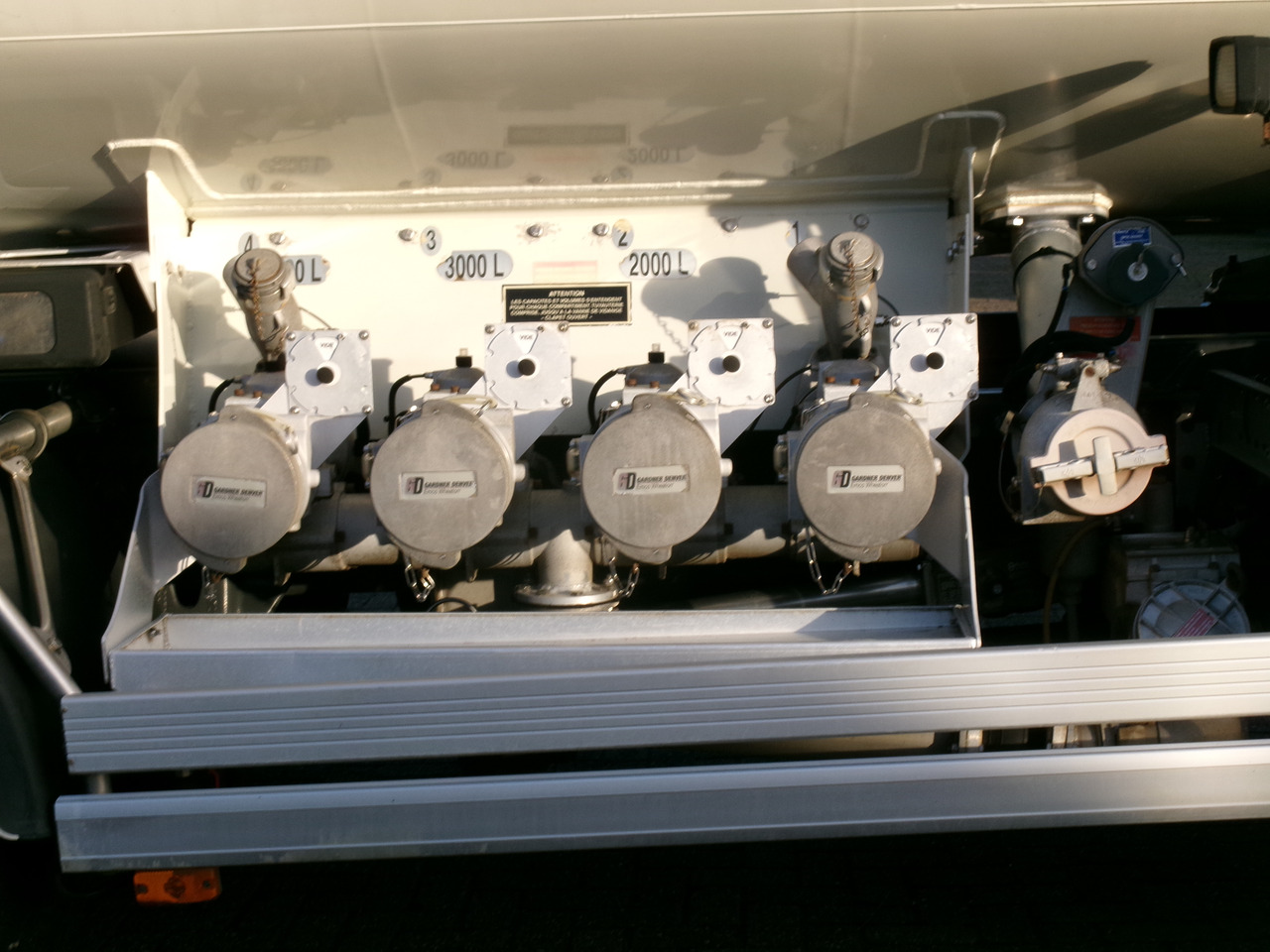 شاحنة صهريج لنقل الوقود Volvo FE 280 4x2 fuel tank 13.3 m3 / 4 comp: صور 7