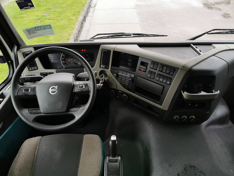 بصندوق مغلق شاحنة Volvo FM 370 globe 6x2 taillift: صور 8