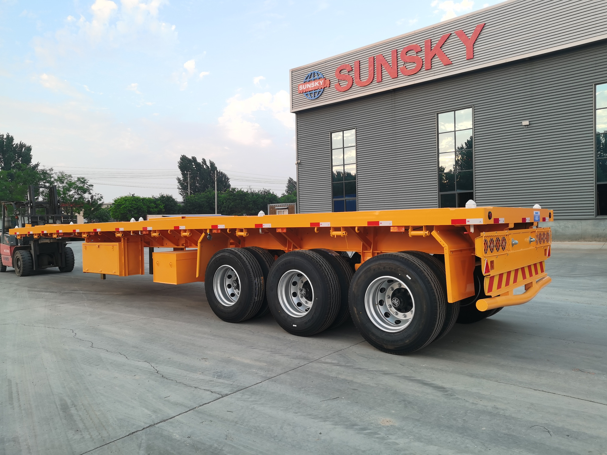 Xiamen Sunsky Vehicle Co.,Ltd - شاحنة جرار SINOTRUK undefined: صور 4