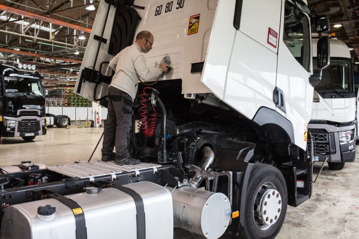 Renault Trucks France - شاحنة RENAULT - سنة: 2015, ديزل undefined: صور 10