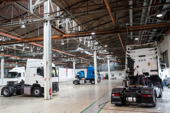 Renault Trucks France - شاحنة RENAULT - سنة: 2015, ديزل undefined: صور 8