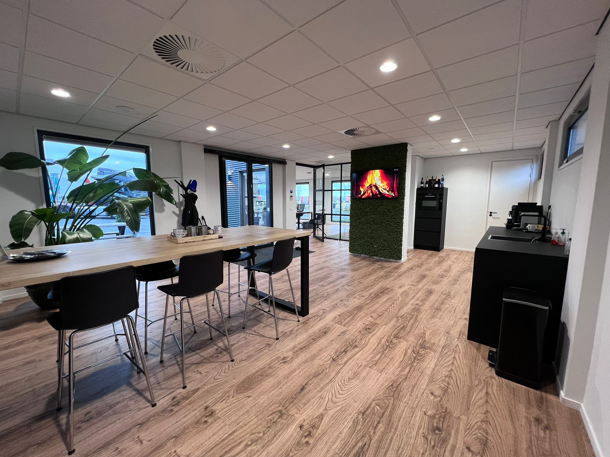 LVS Used TRUCKS - شاحنة - Euro 6, ديزل undefined: صور 4