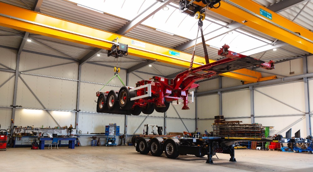 Louis Boon Trucks & Trailers BV - شاحنة جرار - Euro 4 undefined: صور 2