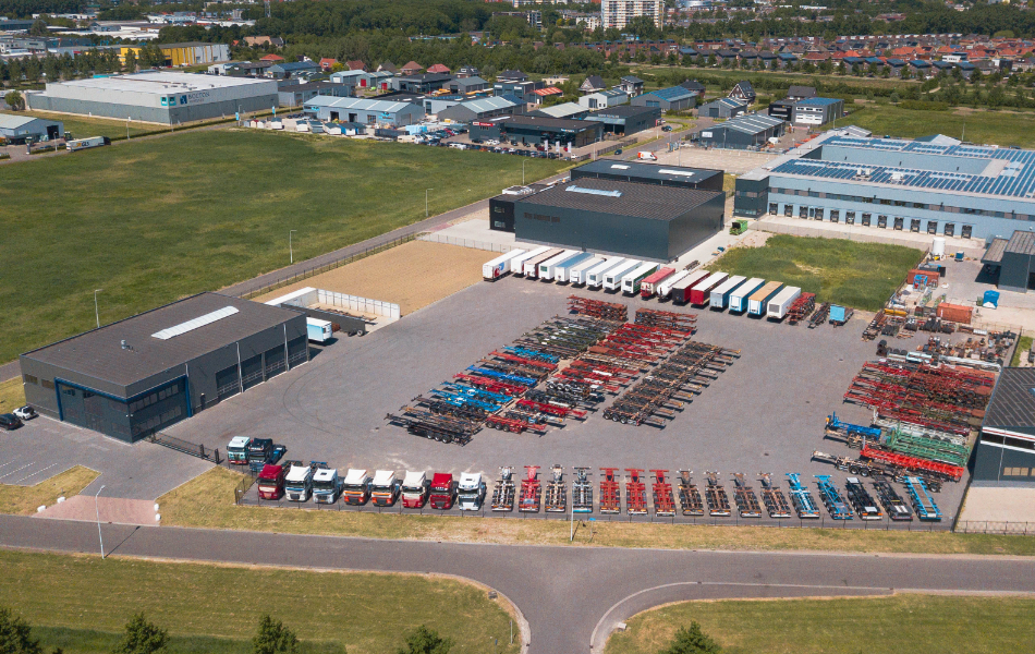 Louis Boon Trucks & Trailers BV - شاحنة جرار - Euro 4 undefined: صور 6