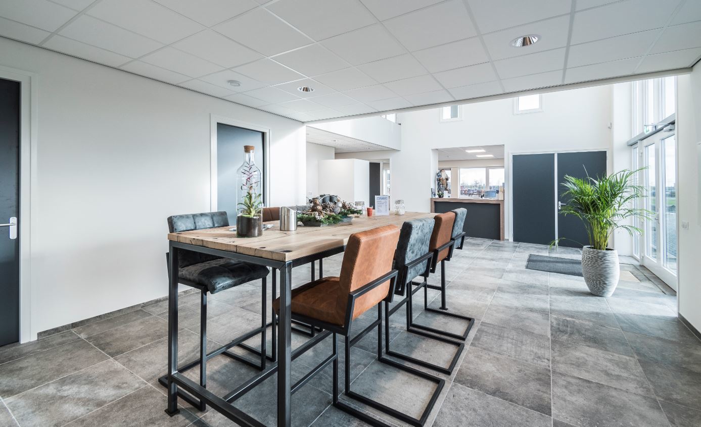 Louis Boon Trucks & Trailers BV - شاحنة جرار - Euro 4 undefined: صور 1