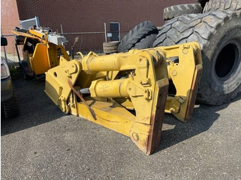 حراث تحت التربة CATERPILLAR