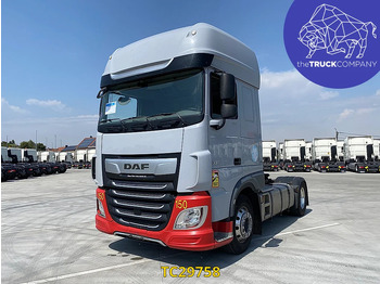 شاحنة جرار DAF XF