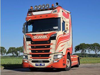 شاحنة جرار SCANIA S 520