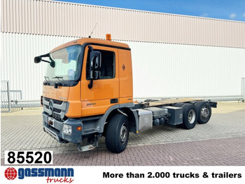 شاحنة ذات الخطاف MERCEDES-BENZ Actros 2541