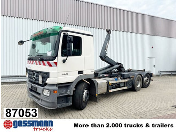 شاحنة ذات الخطاف MERCEDES-BENZ Actros 2541
