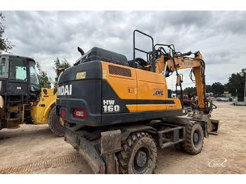 حفارة على عجلات HYUNDAI