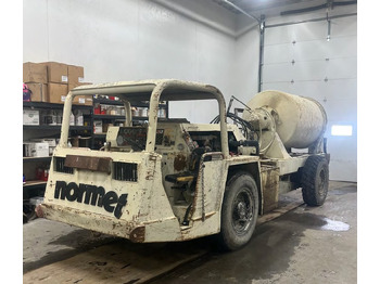 شاحنة خلاطة خرسانة