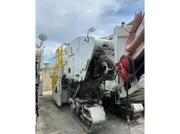 ماكينات لصقل الأسفلت