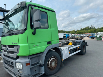 الشاسيه شاحنة MERCEDES-BENZ Actros 1832
