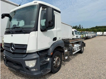 شاحنة ذات الخطاف MERCEDES-BENZ Antos 1824