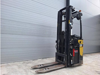 معدات تكديس CATERPILLAR