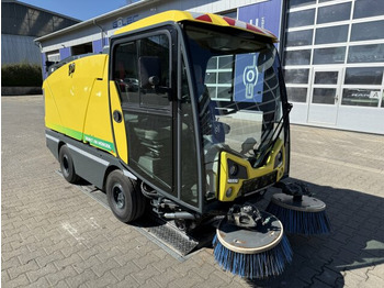 سياره كنس شوارع JOHNSTON