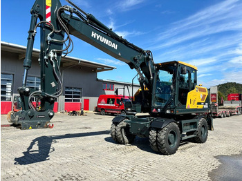 حفارة على عجلات HYUNDAI