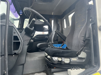 Interior photo 1: شاحنات قابلة للفك شاحنة MAN TGA 26.360 6X2/4 BL TGA 26.360 6X2/4 BL, Vorlauf Lenk-Liftachse
