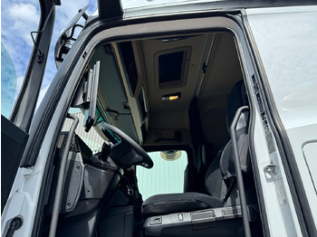 Interior photo 1: جديد الشاسيه شاحنة Mercedes-Benz Actros 2548 L 6x2 Actros 2548 L 6x2, Retarder, Lenk-/Liftachse, Navi, MirrorCam, MultimediaCockpit
