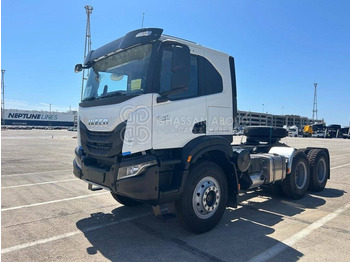 شاحنة جرار IVECO